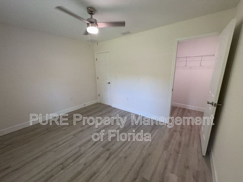 Ocala House: 11165 NW 7th Street