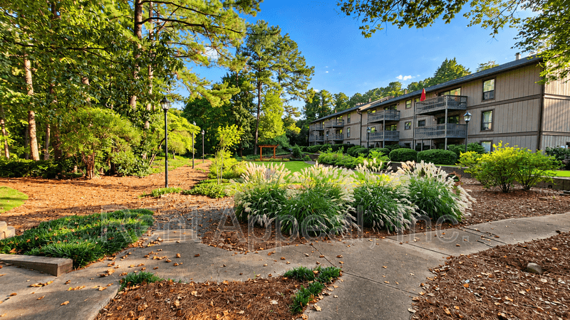 Marietta House: 214 Smokerise Cir SE