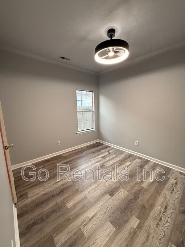 Calera House: 975 McAllister Drive