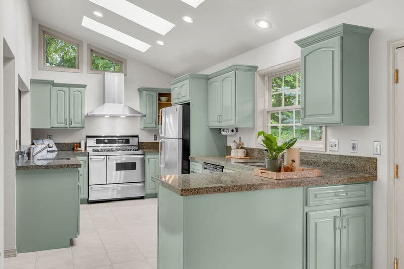 Portland House: 9255 Southwest Boones Ferry Road