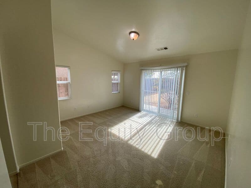 Visalia House: 1025 West Reese Ct