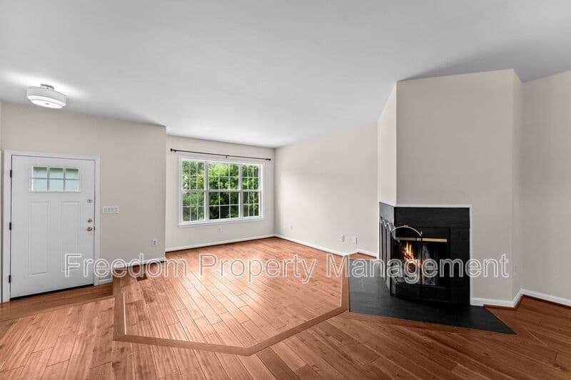 Manassas Townhome: 8644 Sanderling Dr