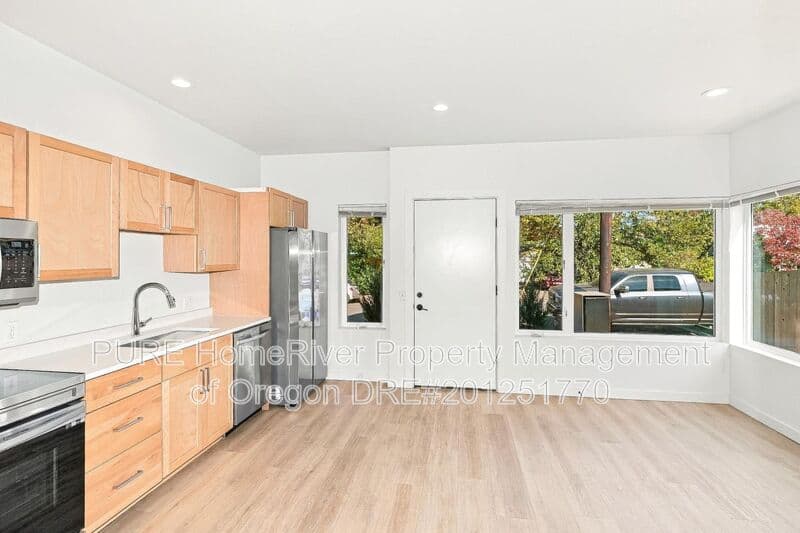 Portland Townhome: 5874 N Harvard St