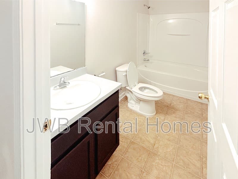 Jacksonville House: 2139 Sessions Ln