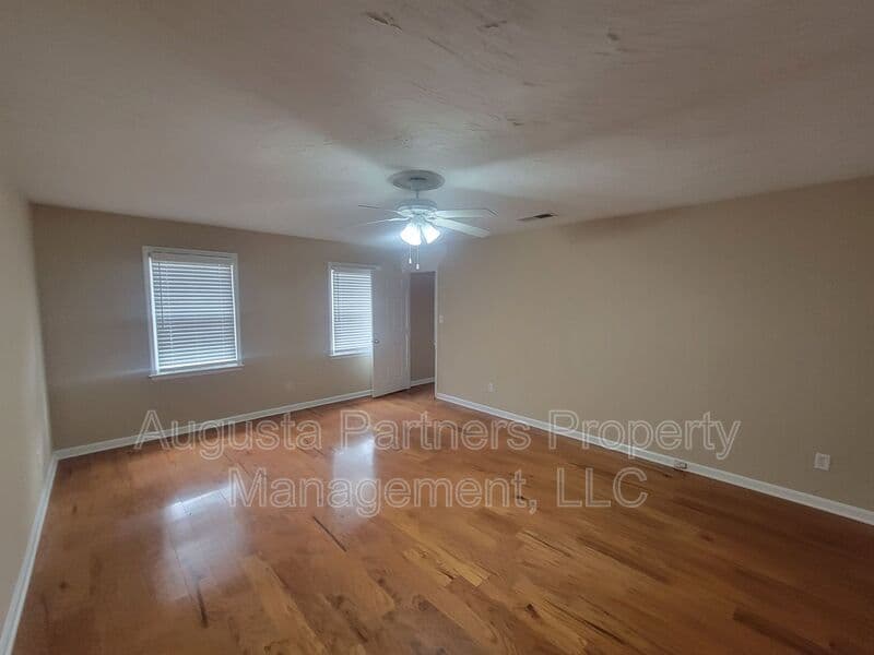 Martinez House: 288 Wakefield Ln S