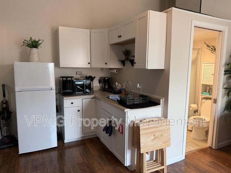 Vancouver Condo: 116 E 35th St