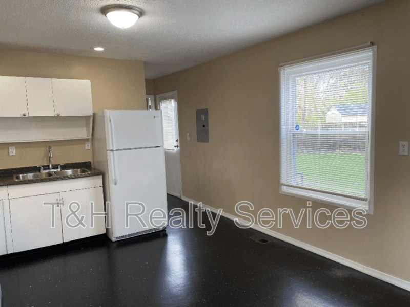 Indianapolis House: 8126 Gilmore Road