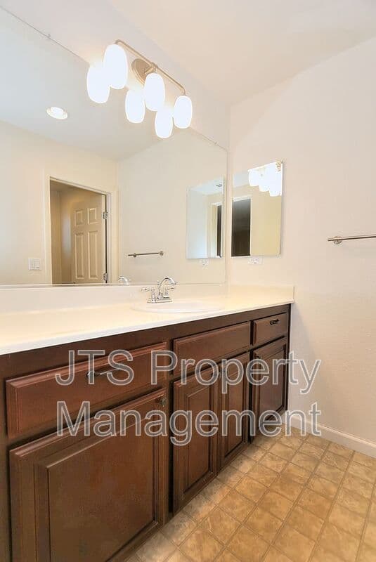 West Sacramento House: 4046 Martis Street