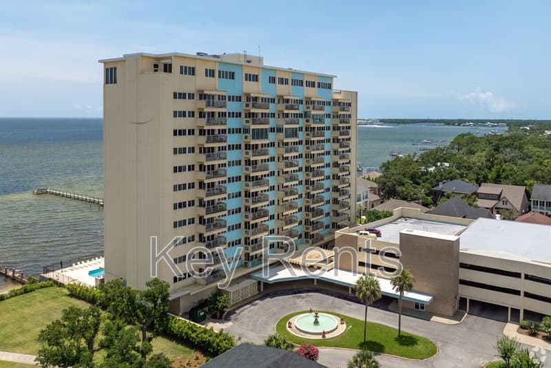 Pensacola Condo: 825 Bayshore Dr.
