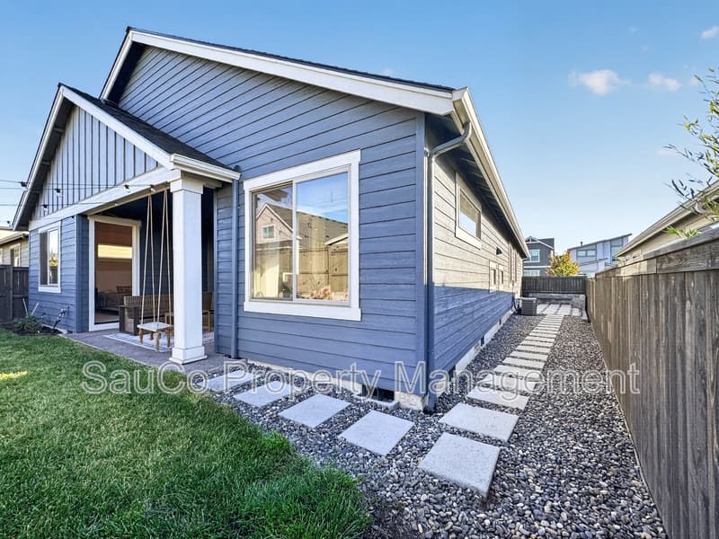 Hillsboro House: 8063 Southeast Reddington Street