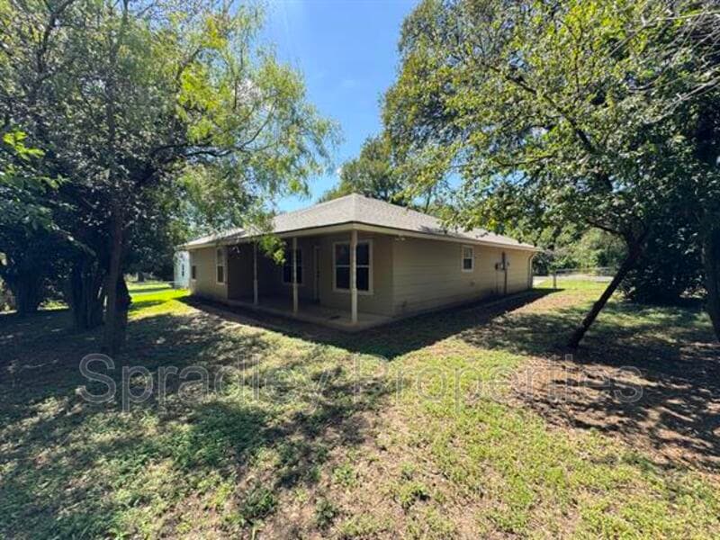 Belton House: 1209 N Blair St