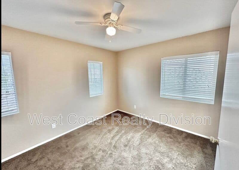 Lake Elsinore House: 18468 Hillview Lane