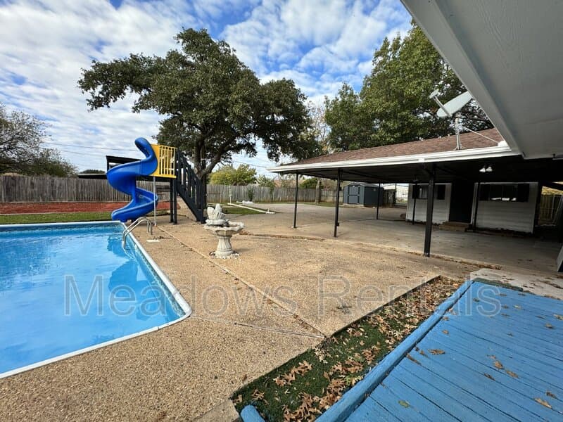 Lorena House: 140 Towne West Drive