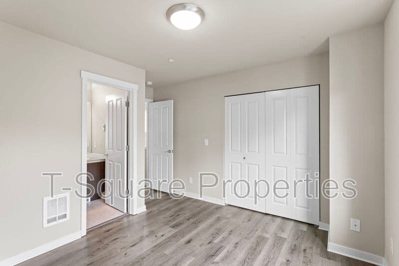 Everett Townhome: 12925 3rd Ave SE