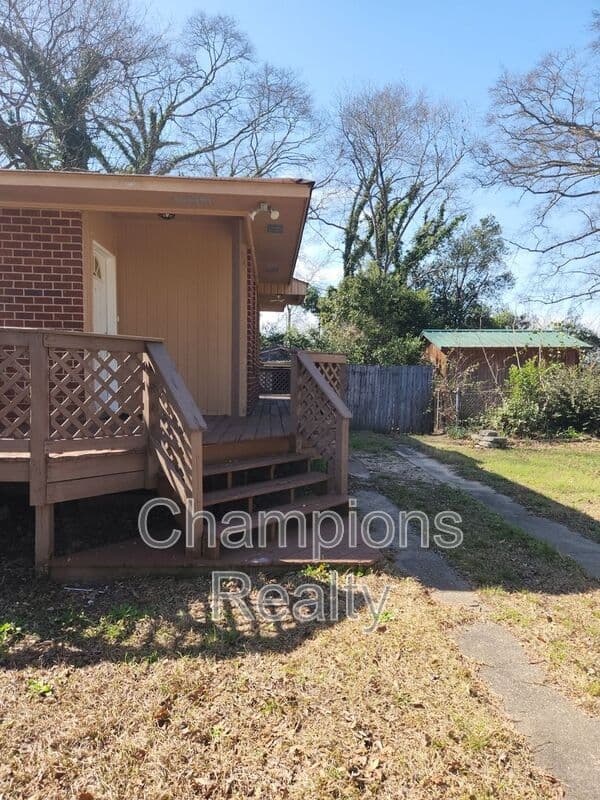 Columbus House: 5415 Eugenia Ave