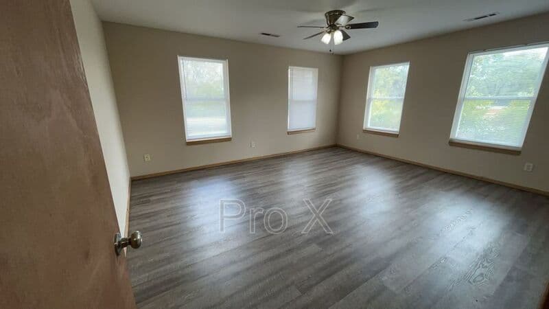 Springdale House: 315 Texas Ln