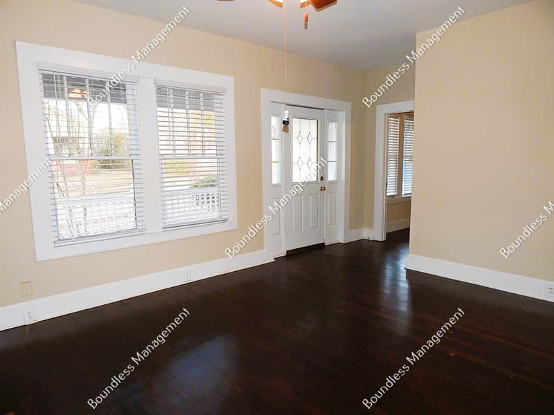 College Park House: 1776 Lyle Ave