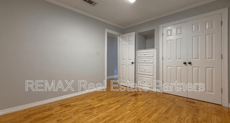 Sumrall House: 1007 Highway 42