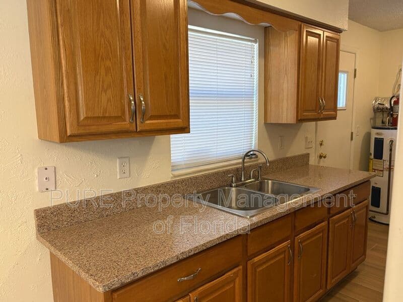 Ocala House: 6807 NW 62nd Place