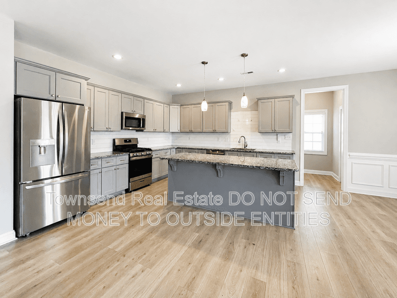 Fayetteville House: 3358 Scotscraig Rd.