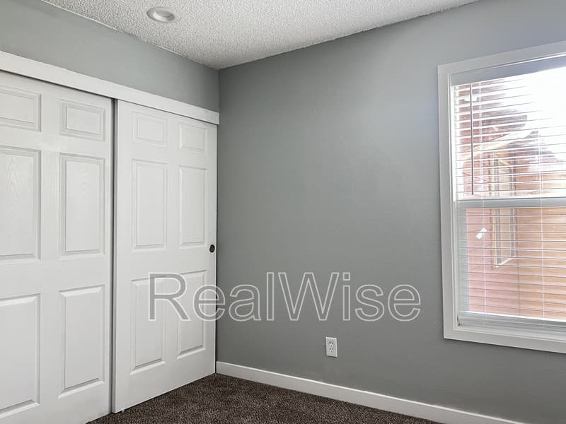 Portland Townhome: 2467 SE 135th Ave