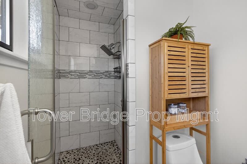 Fair Oaks House: 3937 Orangewood Dr