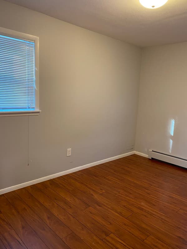 Monticello Condo: 705 E 3rd St #1