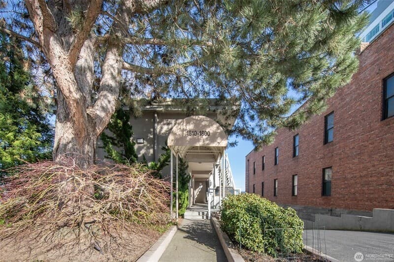 Seattle Condo: 1800 43rd Ave E