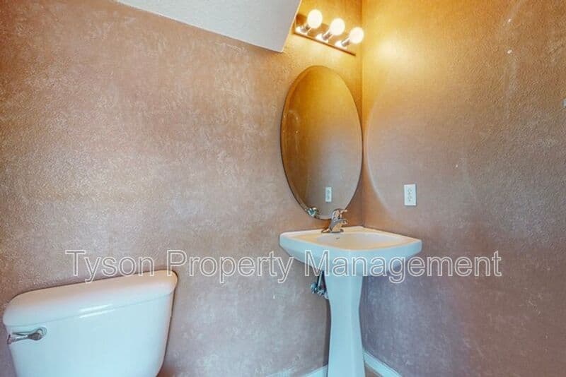 Albuquerque House: 3639 Big Cottonwood CT SW