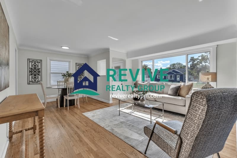 Garden City House: 31234 Barton Street