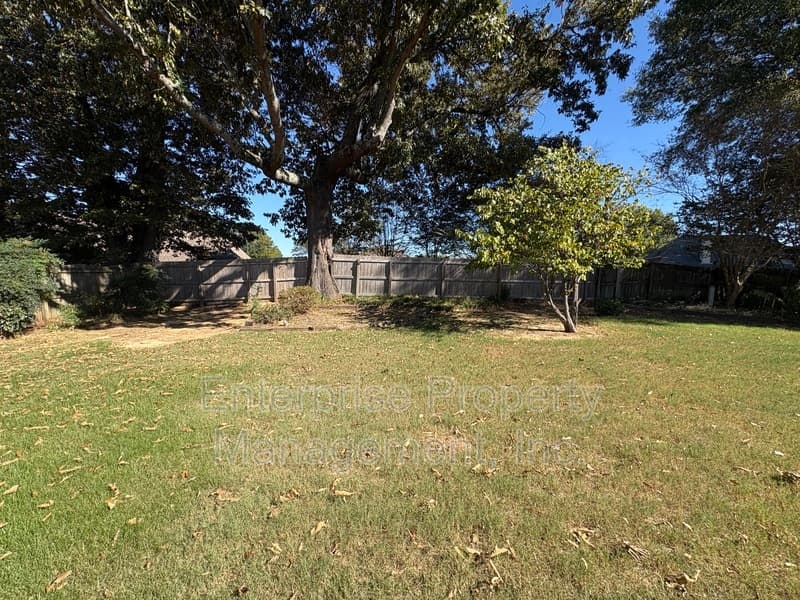 Collierville House: 1116 Simmonsridge Drive