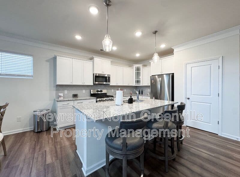Simpsonville House: 612 Columbus Cir