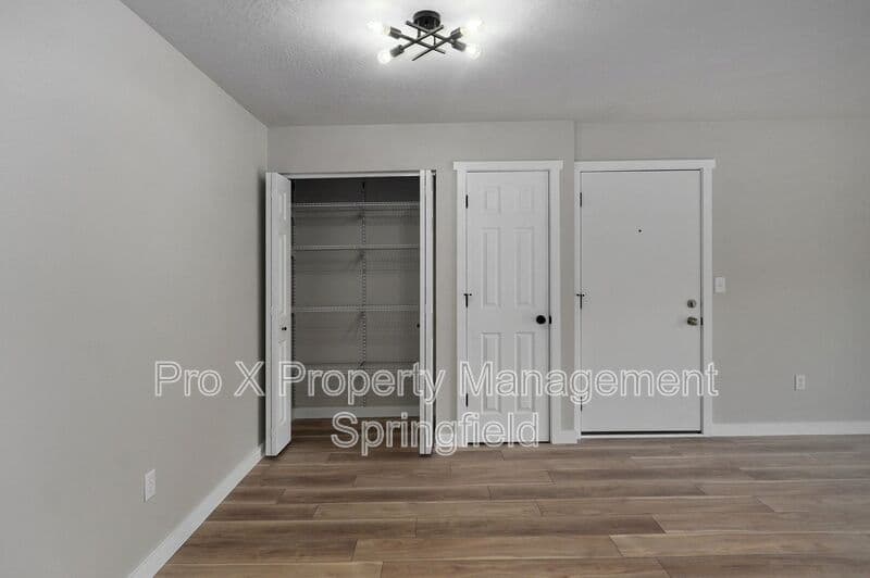 Springfield Condo: 2213 East Macs Court
