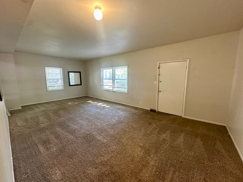 Cedar Rapids House: 1555 Park Ave SE