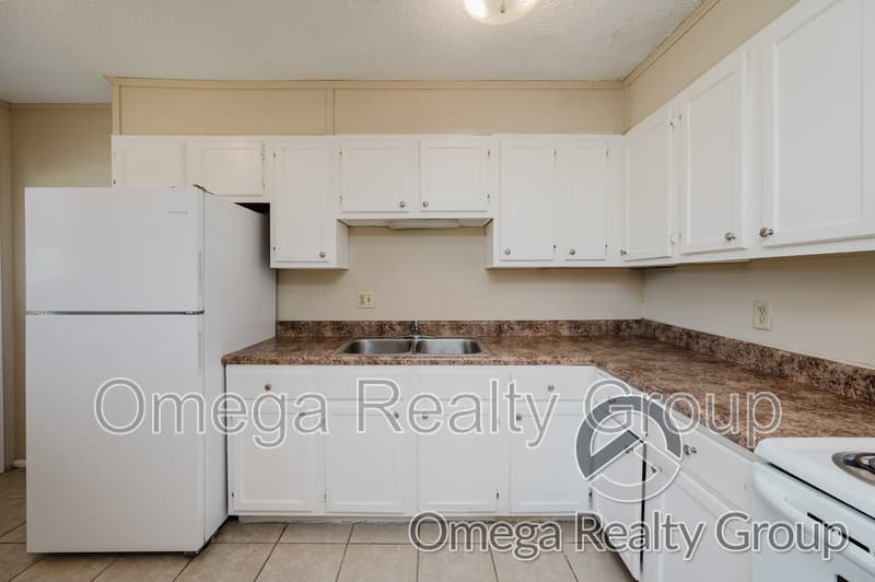 Leeds Condo: 8010 4th Ave