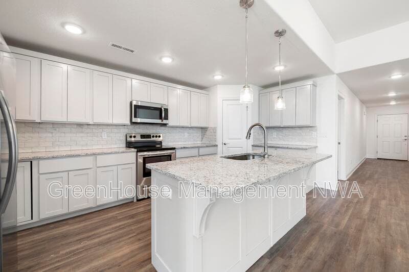 Siloam Springs House: 710 W Jillian Street