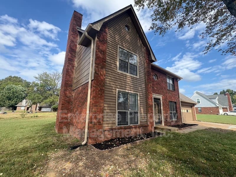 Cordova House: 7828 Bland Lane