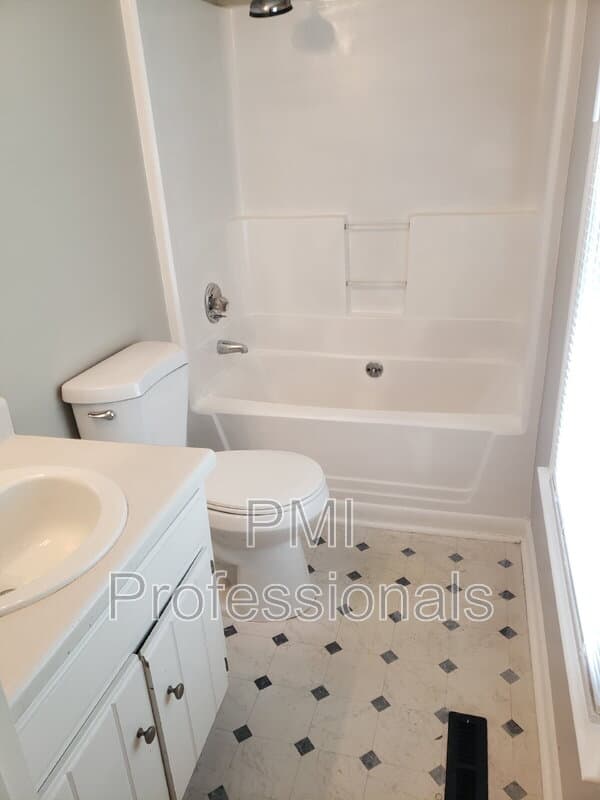 Murfreesboro House: 218 Beechwood Cir