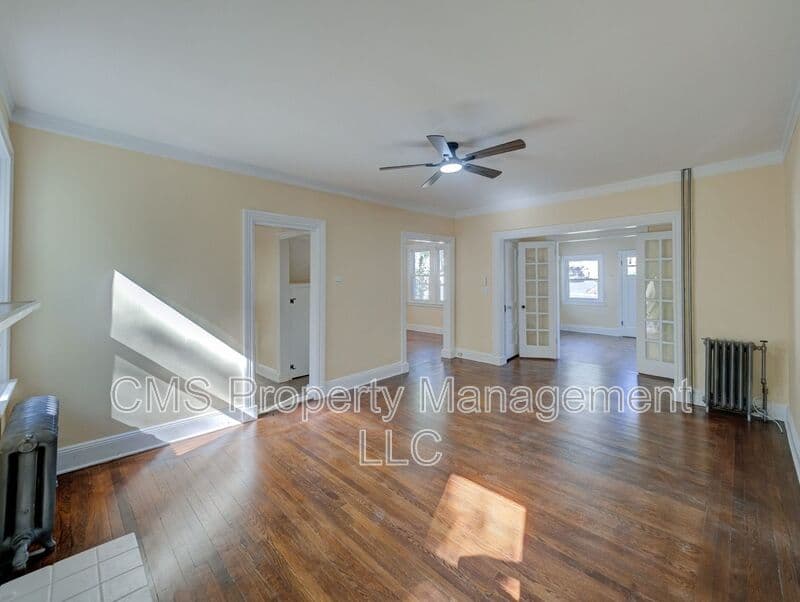 West Orange House: 14 Winding Way