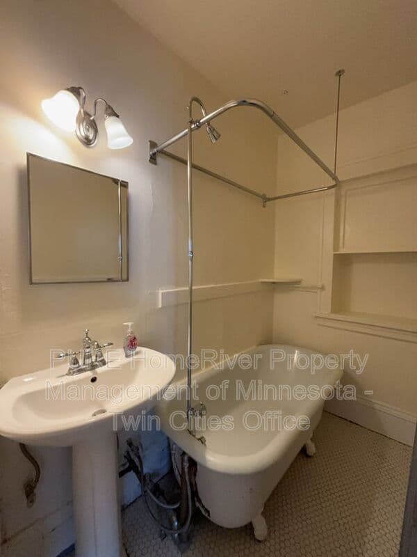 Minneapolis Condo: 712 W 32nd St