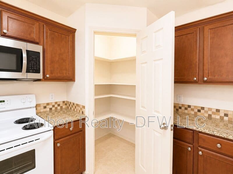 Princeton House: 907 Parkplace Ridge