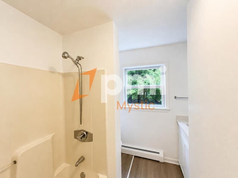 Mystic House: 106 Deerfield Ridge Dr