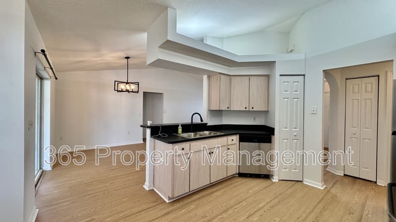 Spring Hill House: 12175 Katherwood Street