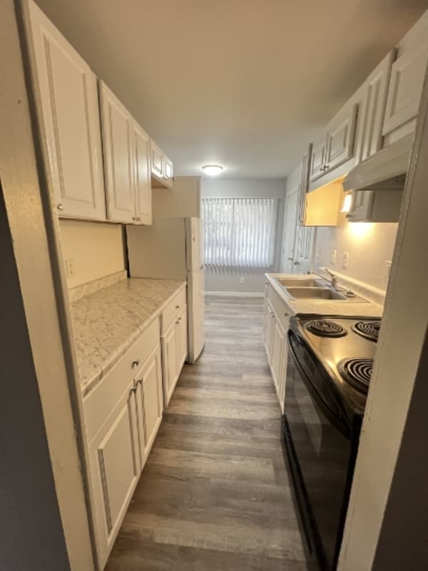 Wayne Condo: 35505 Michigan - Apt 2