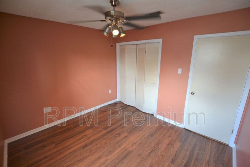 Baton Rouge House: 2136 S Flannery Rd.