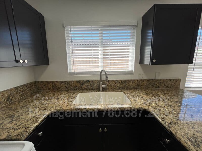 Cathedral City House: 32610 Pueblo Trl