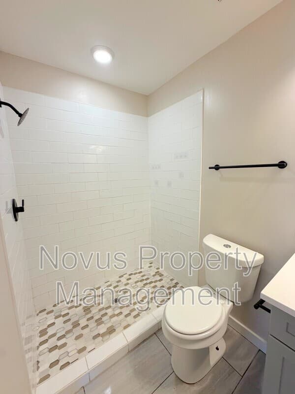 Carrollton House: 320 Adamson Avenue