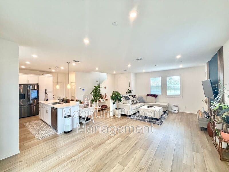 Lake Elsinore House: 970 Helena Ridge