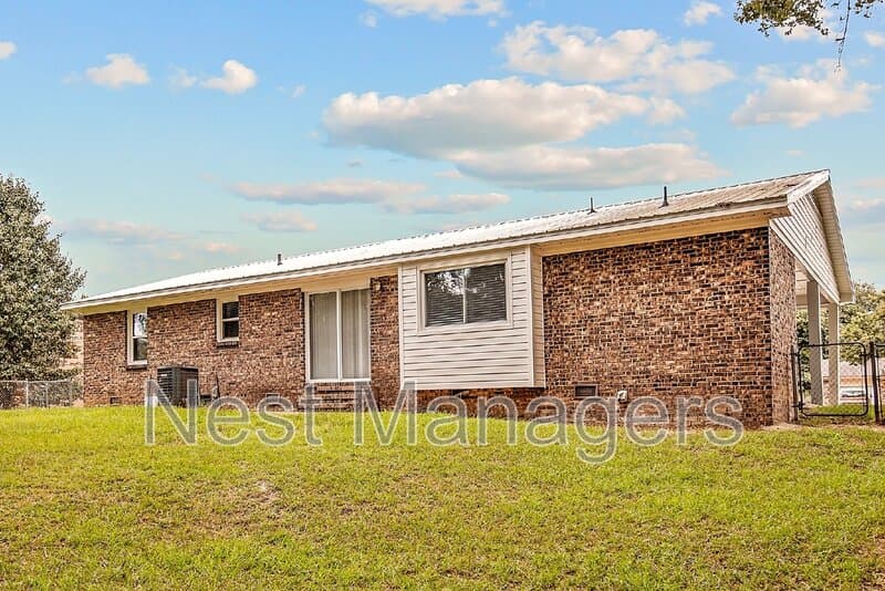 Fayetteville House: 124 Golf Drive