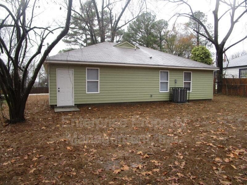 Memphis House: 3490 Ardmore St